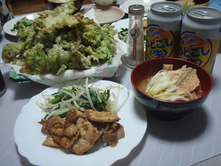 ふきのとうの天ぷら・豚肉の生姜焼き・サーモンのアラ汁