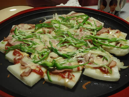 ピザ餅・たまり醤油チキン生キャベツのっけ