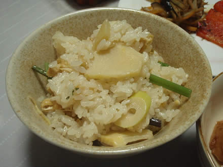 孟宗おこわ・孟宗の煮物・きんぴらごぼう・焼き魚・とちおとめ苺