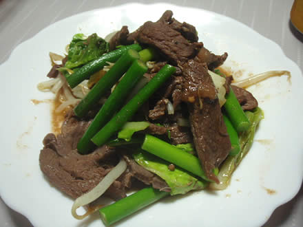 孟宗汁・牛肉とにんにくの芽とキャベツ炒め