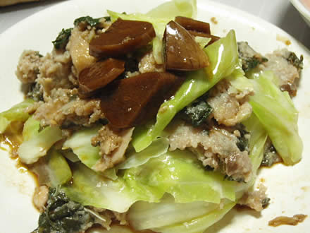 キャベツと挽肉の重ね蒸し・たこわさ・かぼちゃの煮物・エビチリ・にんにく醤油