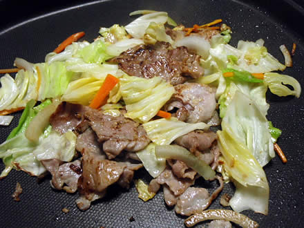 塩麹豚肉野菜炒め・豚汁・カブとボロニアソーセージのサラダ