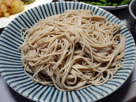 戸隠(とがくし)そば・鶴岡産枝豆・えび天・なす天・細竹天・かき揚げ