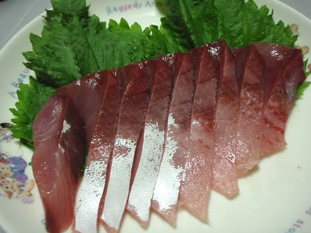 「刺身盛合せ(いか・まぐろ・甘えび・鯛・わらさ)」「海鮮串焼き(えび・ほたて・いか)」