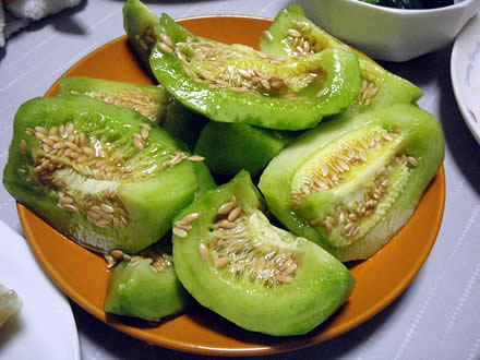 琉球泡盛・島唄・シークヮーサー・だだちゃ豆・餃子・から揚げ・トマト