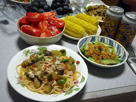 ラタトゥイユ風スープパスタ・中華くらげ・巨峰・トマト・とうもろこし