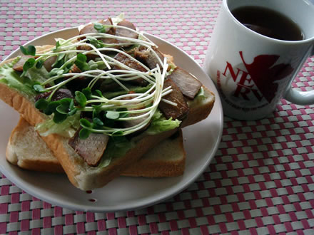 豚角煮サンドイッチ・紅茶