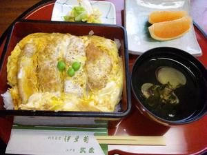 伊豆菊のカツ丼