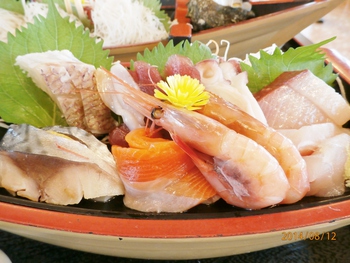 スーパームーンと海鮮問屋の昼食